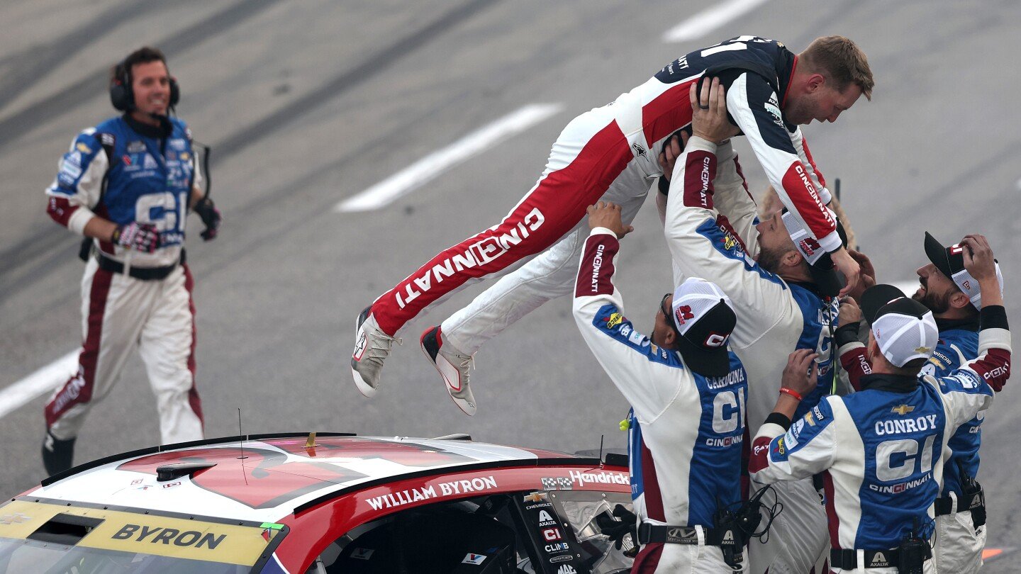 Winners, losers from Martinsville Cup playoff race won by William Byron Winners, losers from Martinsville Cup playoff race won by William Byron
