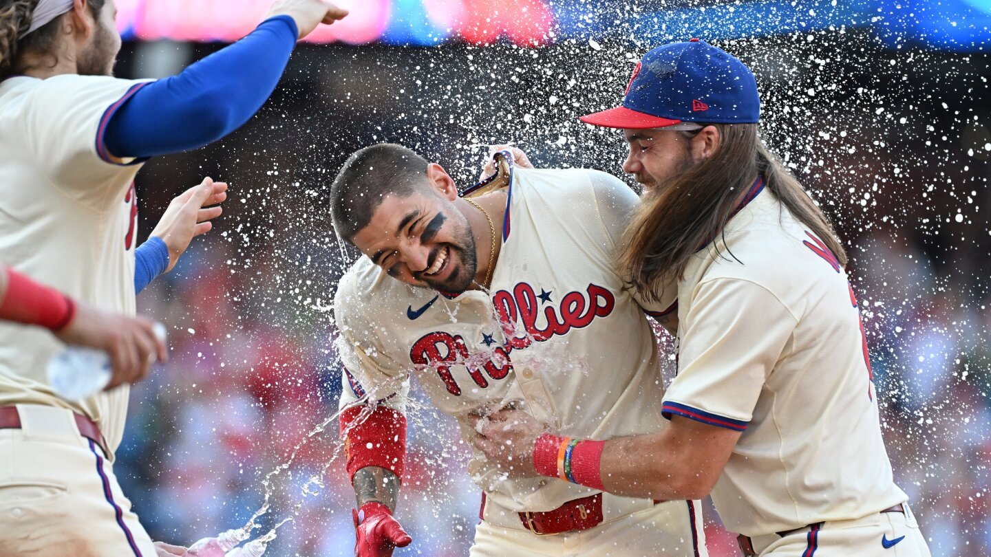 Phillies selling nine bite-sized hot dogs, nine tiny beers to help fans complete 9-9-9 challenge