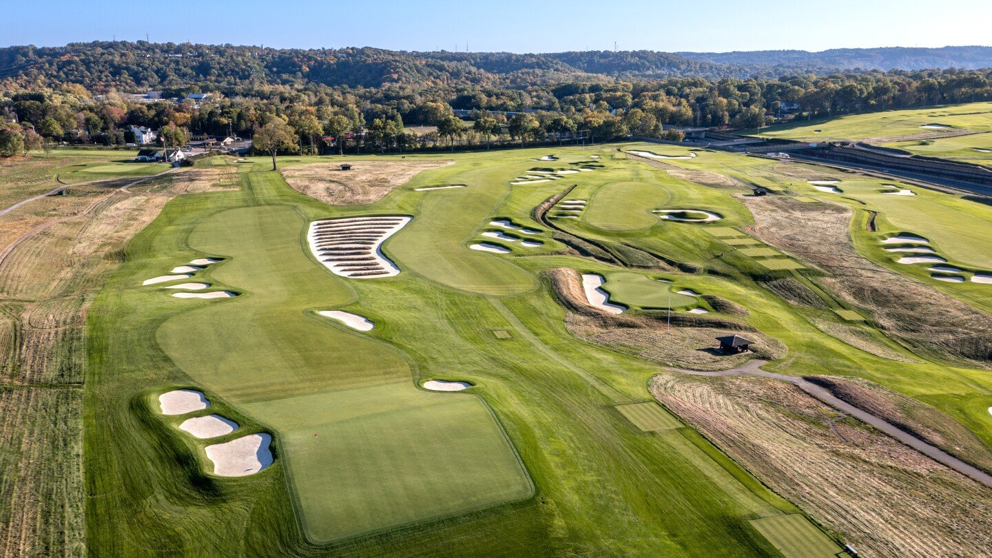 Under darkness of night, Oakmont began removing thousands of trees decades ago Under darkness of night, Oakmont began removing thousands of trees decades ago