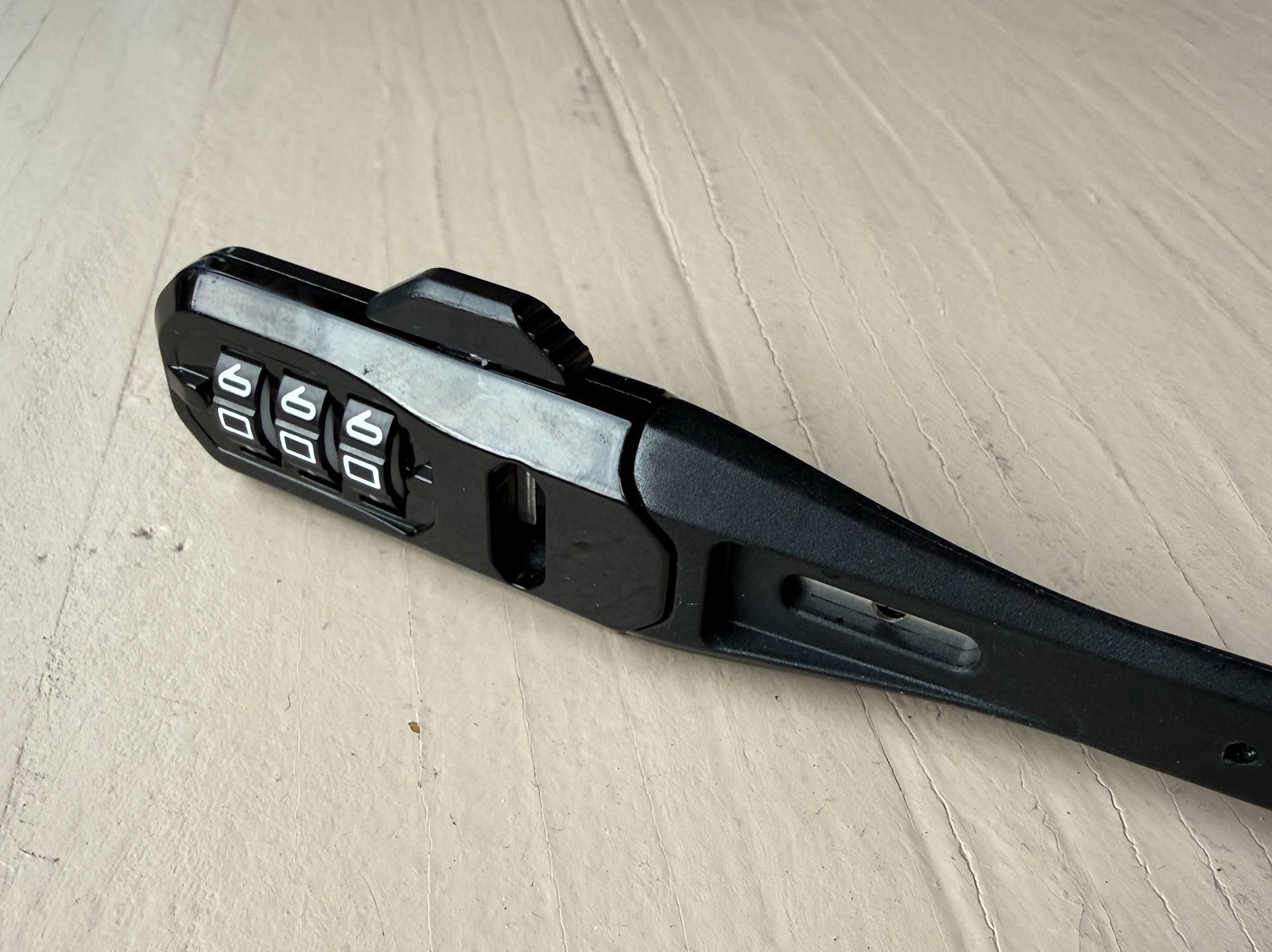 A lock that fits in your pocket and is enough to deter an opportunistic thief A lock that fits in your pocket and is enough to deter an opportunistic thief